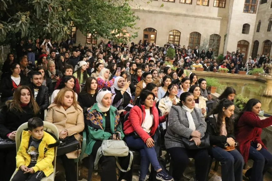 Xwendekarên Zanîngeha Helebê çalakiyek hunerî li dar xist