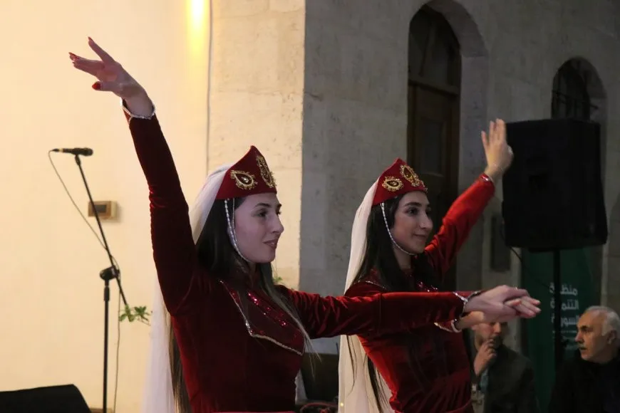 Xwendekarên Zanîngeha Helebê çalakiyek hunerî li dar xist