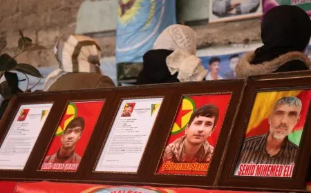 Xelkê Helebê 2 gerîla bi bîr anîn, sersaxî da malbata şehîdekî