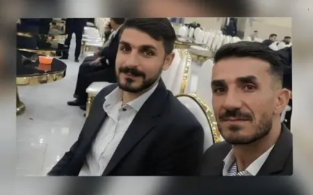 Du kolberên Kurd dibin berfê de man