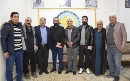 Yekitiya Rewşenbîran şêwireke helbestan li dar xist