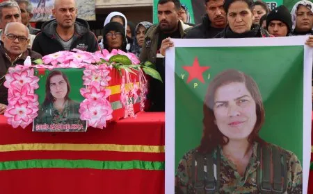 Bi sedan kesî cenazeyê şehîd Azadî Helebce oxir kir