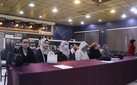 Yekitiya Jinên Ciwan li Hesekê panelek li dar xist