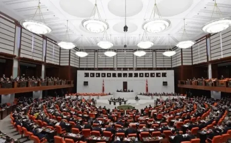Rewşenbîr: Bêcidiyeta dewleta Tirk derfetên pêkanîna aştiyê dixetimîne