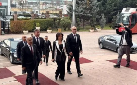 Hevdîtina Heyeta Îmraliyê û Ozgur Ozel destpê kir