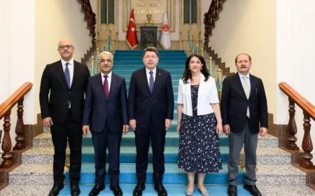 Heyeta Îmraliyê bi Wezîrê Dadê yê Tirkiyeyê re civiya