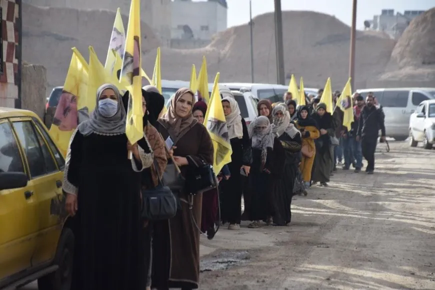 Sersaxî ji malbata şehîd Baran Şemmerî re xwestin