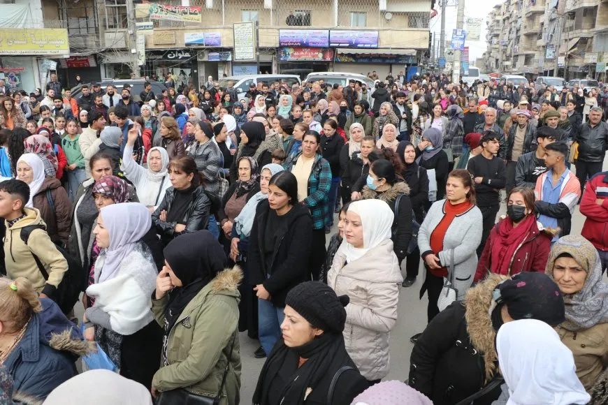 Ciwanên Helebê li dijî binpêkirinan meşek li dar xist