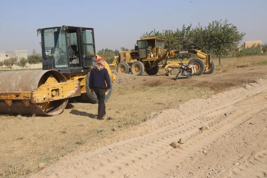 Projeya rêyên çandiniyê li gundewarên Dêrazorê dest pê kir