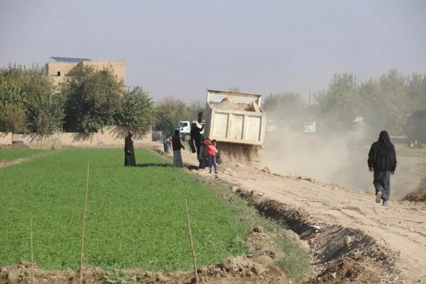Projeya rêyên çandiniyê li gundewarên Dêrazorê dest pê kir