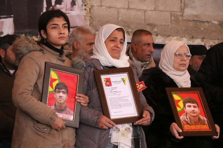Xelkê Helebê 2 gerîla bi bîr anîn, sersaxî da malbata şehîdekî