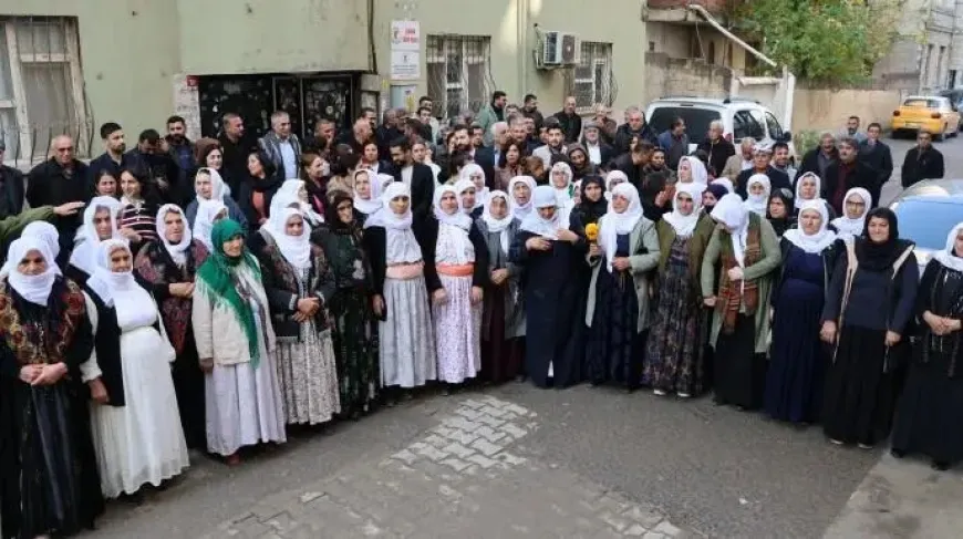 Dayikên Aştiyê li 10 bajaran daxuyanî dan: Divê Rêber Abdullah Ocalan êdî azad be