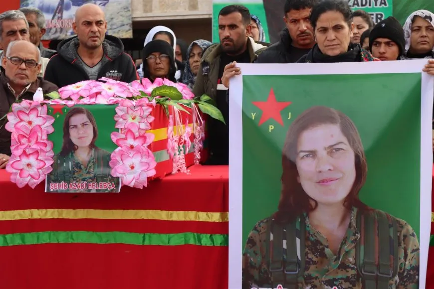 Bi sedan kesî cenazeyê şehîd Azadî Helebce oxir kir