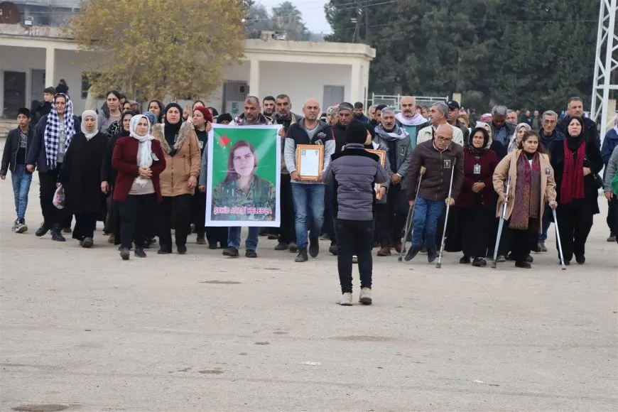 Bi sedan şêniyan sersaxî da malbata şehîd Azadî Helebce