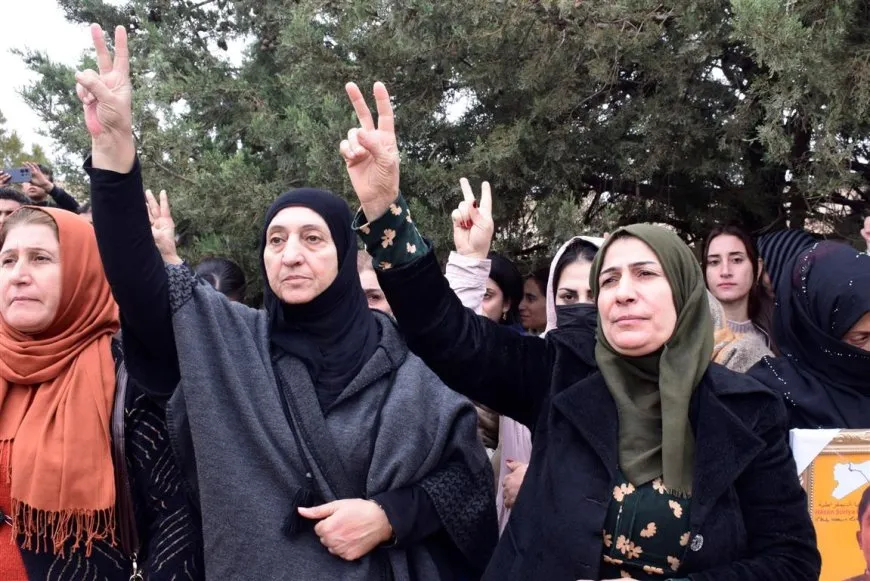 Bi sedan kesî serdana şîna şehîd Şiyar kir