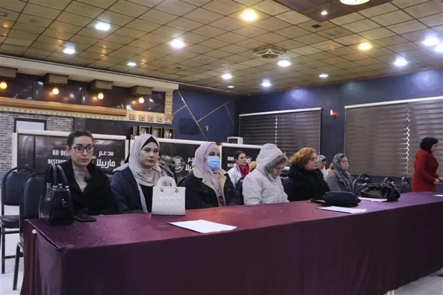 Yekitiya Jinên Ciwan li Hesekê panelek li dar xist