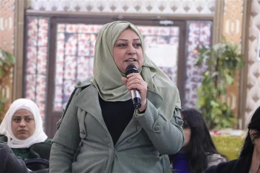 Yekitiya Jinên Ciwan li Hesekê panelek li dar xist