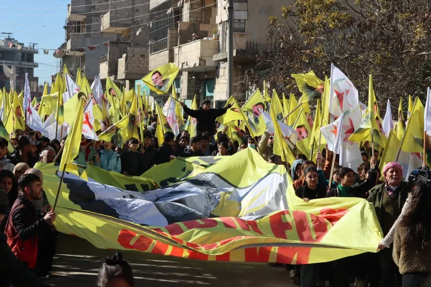 Şêniyên Firatê ji bo azadiya fîzîkî ya Rêber Abdullah Ocalan meşiyan
