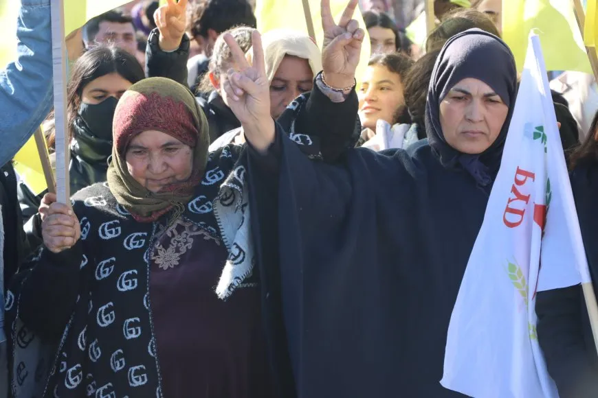 Şêniyên Firatê ji bo azadiya fîzîkî ya Rêber Abdullah Ocalan meşiyan