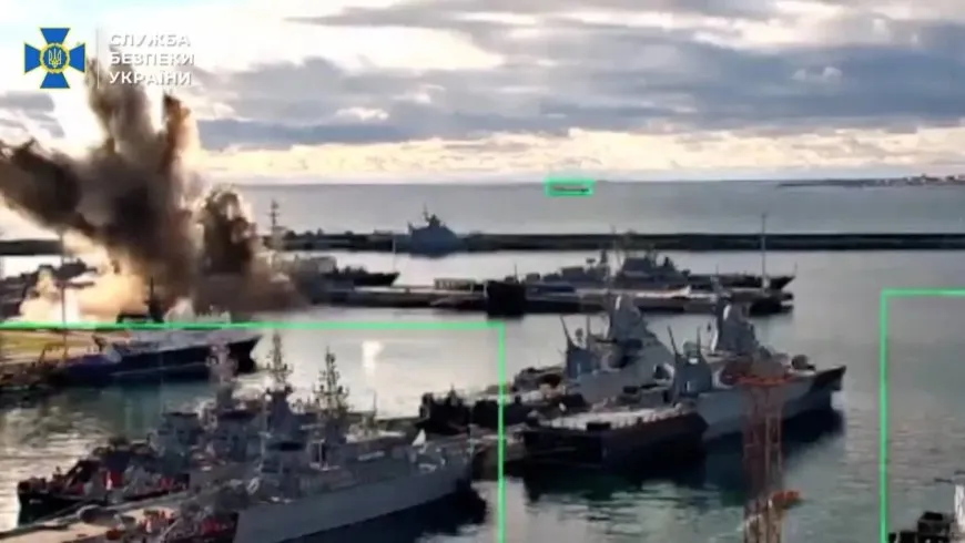 Ukrayna li Deryaya Qezwînê keştiyek Rûsyayê bombebaran kir