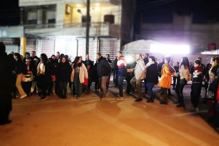 Li Hesekê çirayên dara sersalê hatin vêxistin