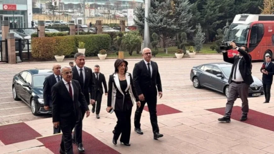 Hevdîtina Heyeta Îmraliyê û Ozgur Ozel destpê kir