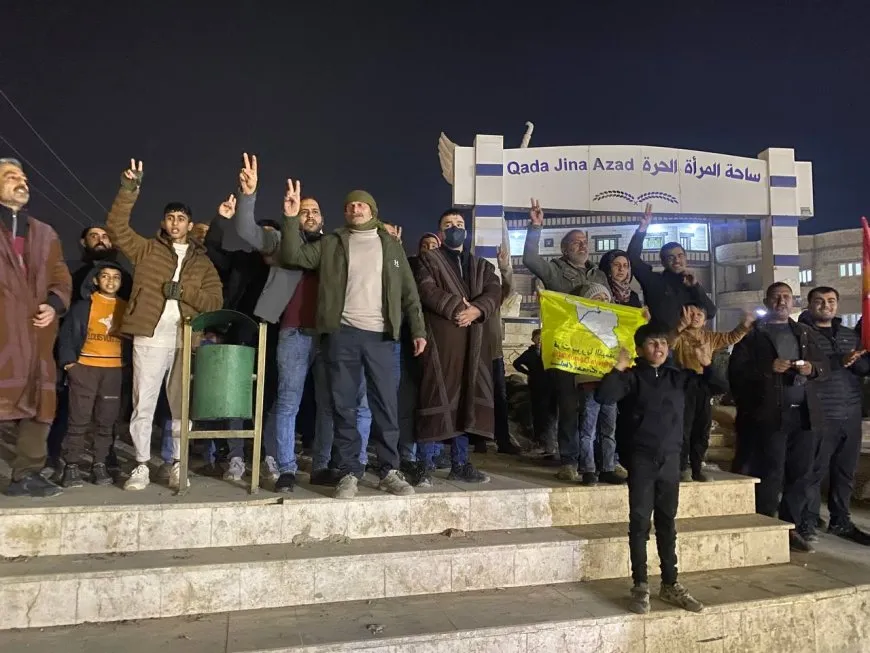 Şeniyên bajarê Qamişlo û kobanê ji bo piştgiriya Şexmeqsûd-Eşrefiyê daketin qadan