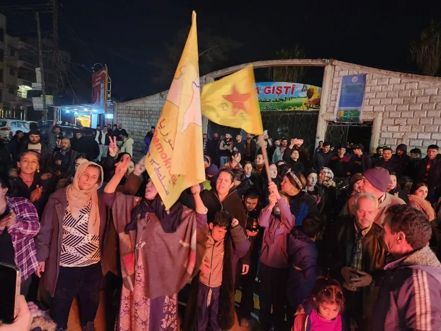 Şeniyên bajarê Qamişlo û kobanê ji bo piştgiriya Şexmeqsûd-Eşrefiyê daketin qadan