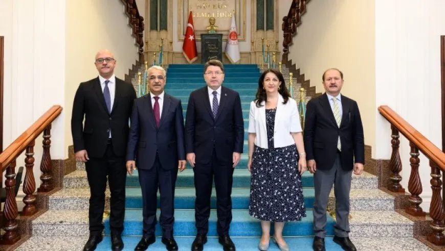 Heyeta Îmraliyê bi Wezîrê Dadê yê Tirkiyeyê re civiya