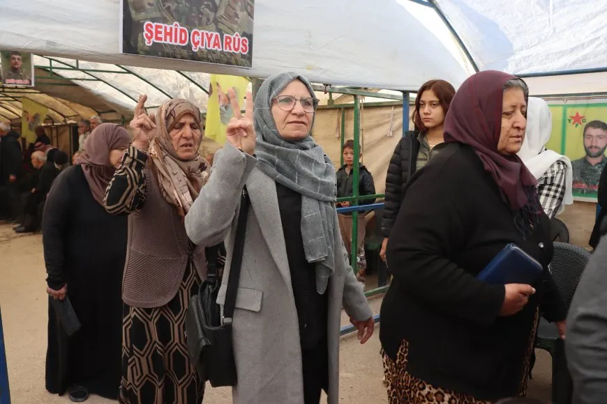 Sersaxî dan malbata şehîd Çiya Rûs