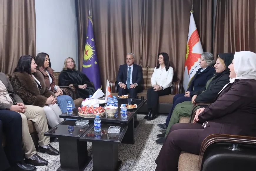 Şandeyek Rêveberiya Xweser serdana Xiristiyanan kir