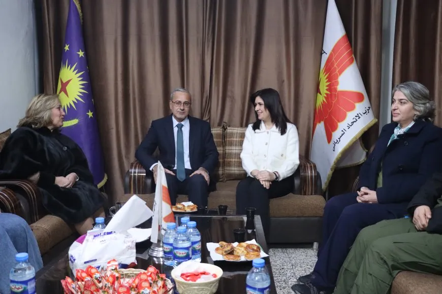 Şandeyek Rêveberiya Xweser serdana Xiristiyanan kir