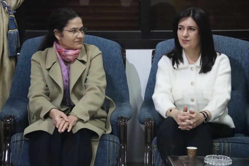 Şandeyek Rêveberiya Xweser serdana Xiristiyanan kir