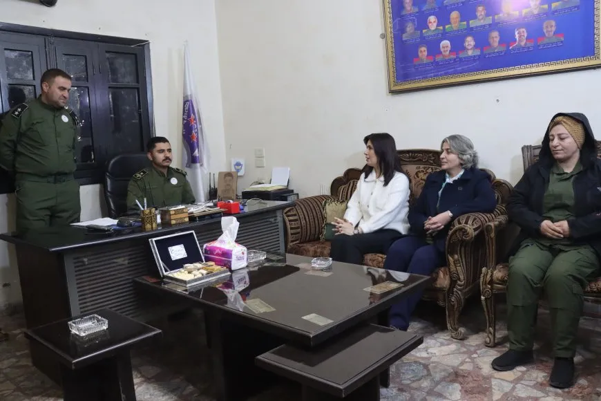 Şandeyek Rêveberiya Xweser serdana Xiristiyanan kir