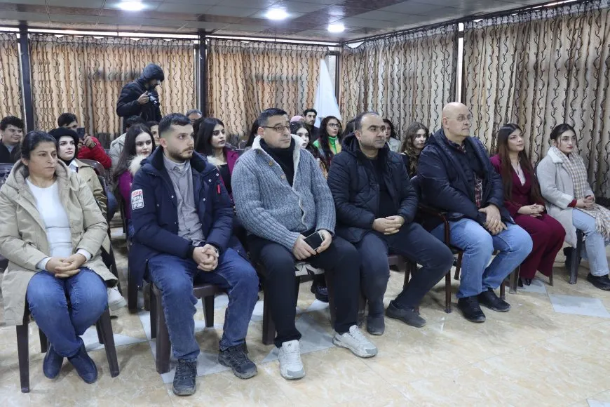 13 stajyeran bawernameyên wênekêşiya fotografiyê wergirtin