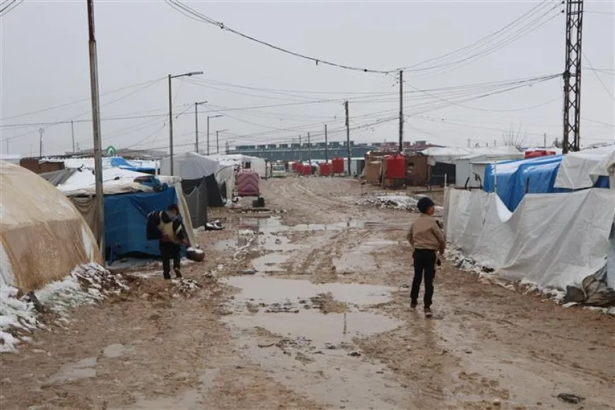 Berf û seqemê êşên koçberên Waşûkanê zêdetir kirin