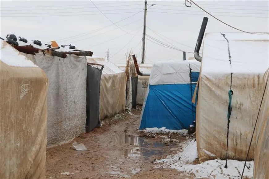 Berf û seqemê êşên koçberên Waşûkanê zêdetir kirin