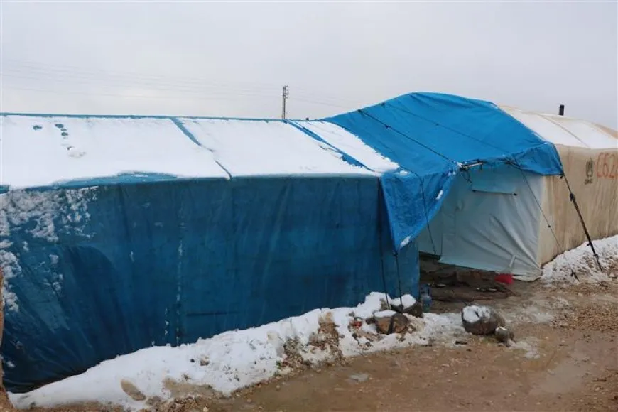 Berf û seqemê êşên koçberên Waşûkanê zêdetir kirin