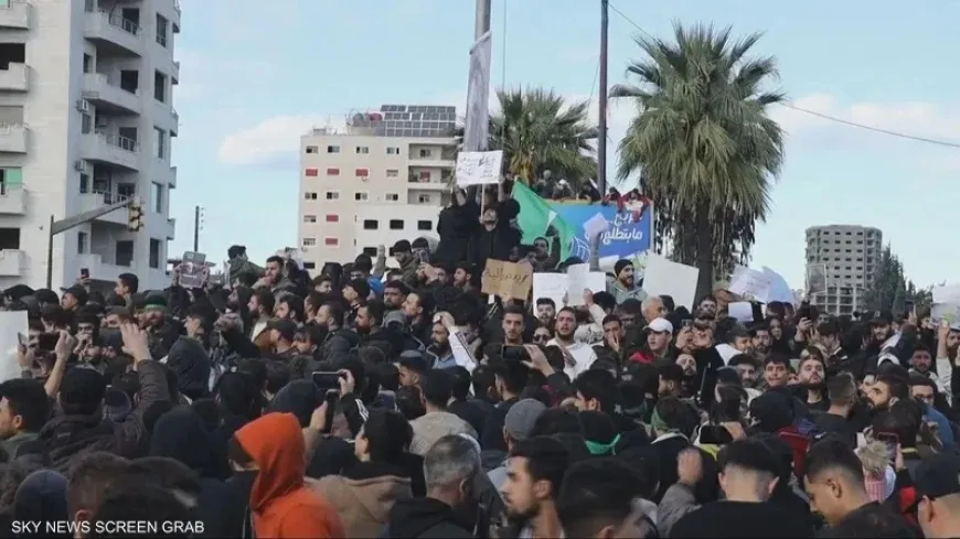 Li peravê û hundirê Sûriyeyê welatî tên girtin