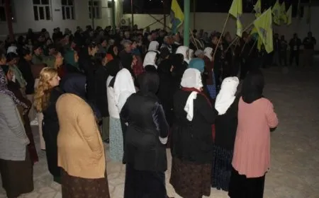Xelkê Mexmûrê êrişên li ser Şêxmeqsûd û Eşrefiyê şermezar kirin