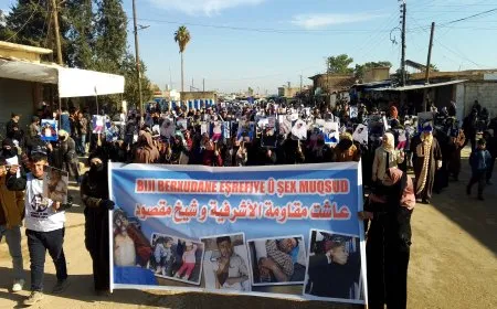 Gel bi daxuyanî û xwepêşandanan êrişên li dijî taxên Helebê şermezar kirin