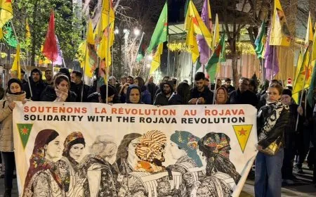 Kurdistaniyên li Ewropayê li dijî êrîşên li Helebê daketin kolanan
