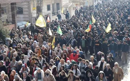 Bi hezaran kes li Dirbêsiyê ji bo piştgiriya Şêxmeqsûd û Eşrefiyê daketin kolanan