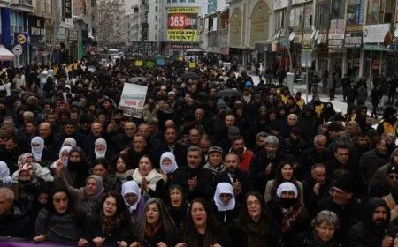 Gelê Bakur ber bi sînorê Kobanê ve dimeşe