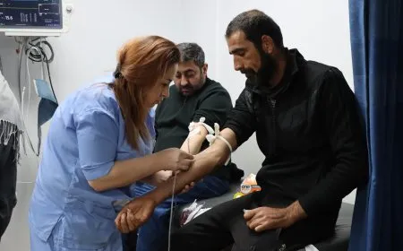 Xelkê Qamişloyê ji bo birîndaran xwînê didin