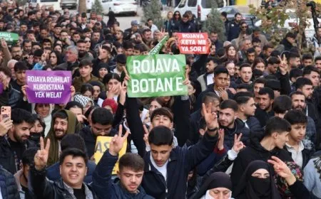 Hunermendên Bakurê Kurdistanê : Rojava ne bi tenê ye