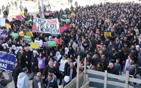Li Bakurê Kurdistanê sazî û şênî ji bo Rojava li ser pêyan in