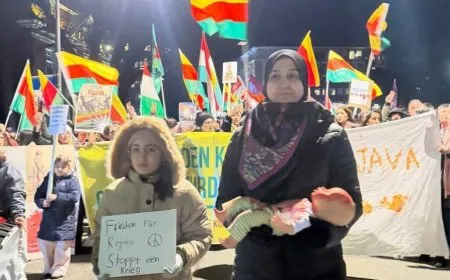 Li Munsterê bi hezaran Kurd ber bi avahiya NATO’yê meşiyan
