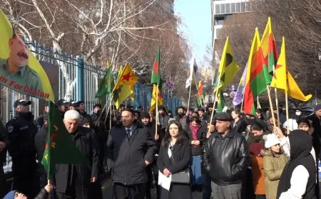Li Êrîvanê êrîşên li ser Rojava hatin şermezar kirin