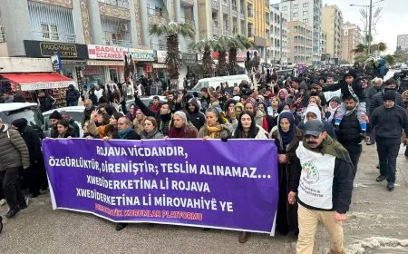 Li Qoserê bi hezaran kes ji bo Rojava dimeşin